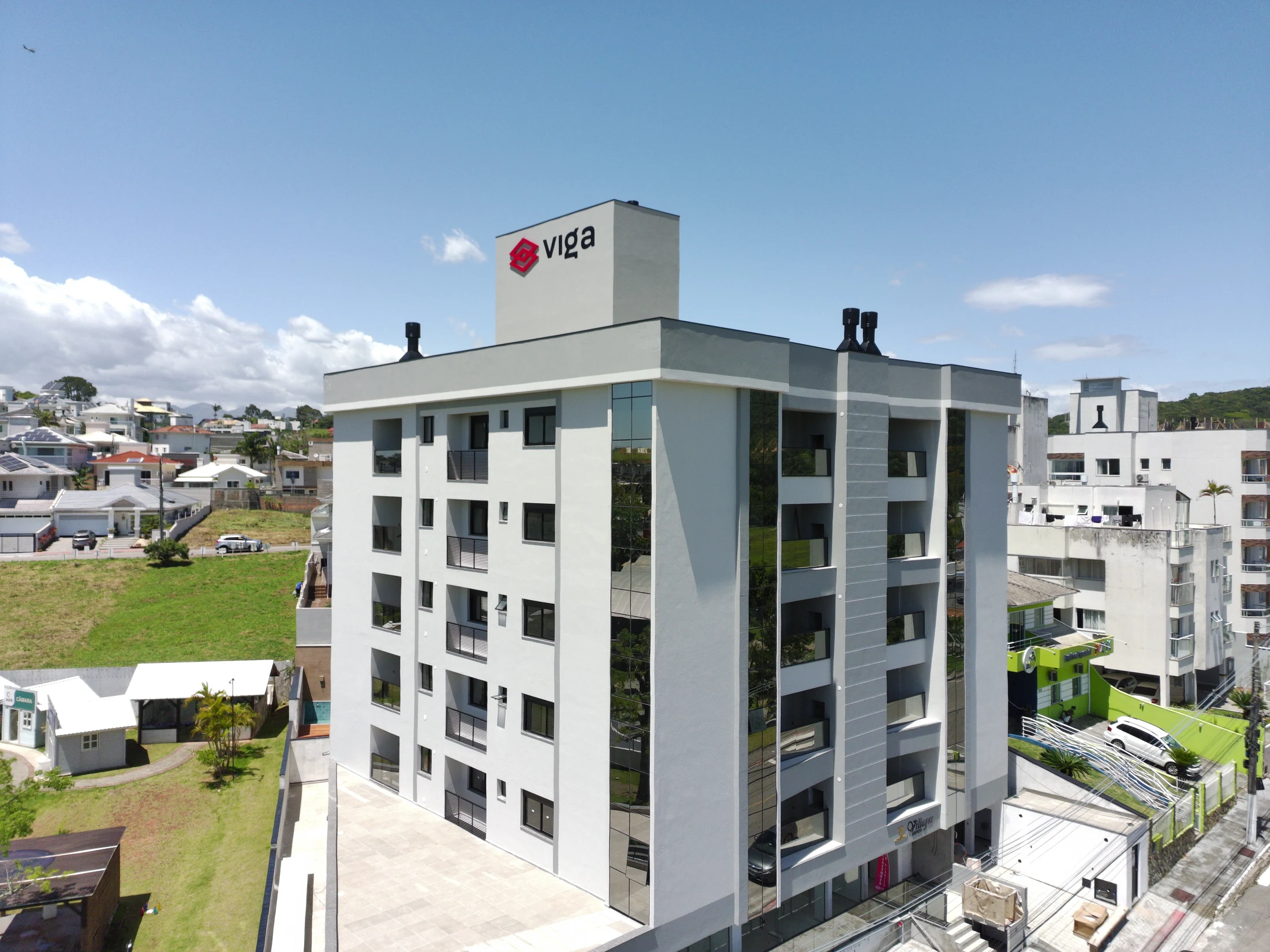 Fachada concluída do Residencial Villagos